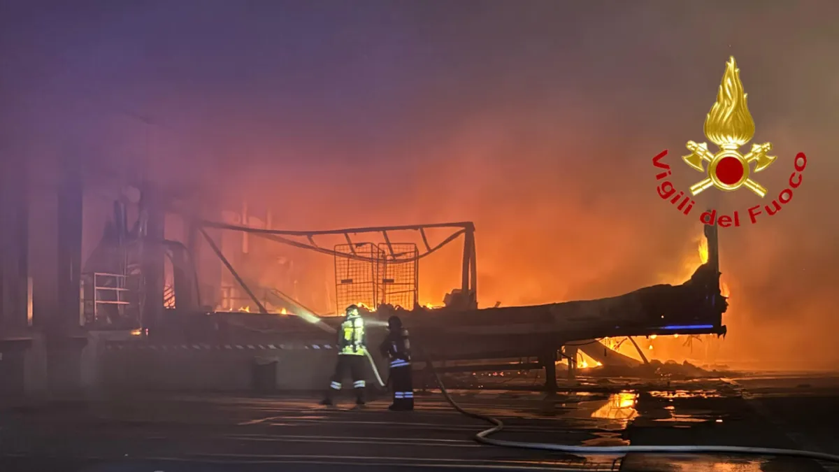 Milan on Red Alert: Massive Fire Triggers Environmental Health Warning