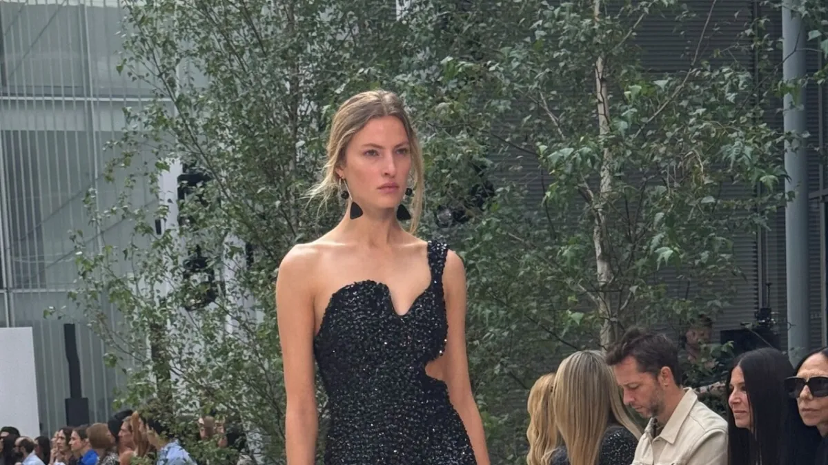 Dominasi Desainer Ikonik: Kors di MoMA, Hilfiger di Plaza, Lauren Berkarya