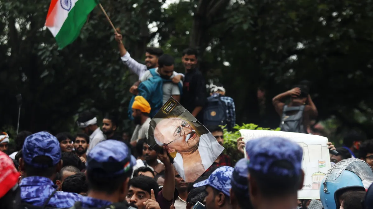 Skandal Kebocoran Ujian Medis Picu Ribuan Massa Desak Mundur Menteri Pendidikan di New Delhi