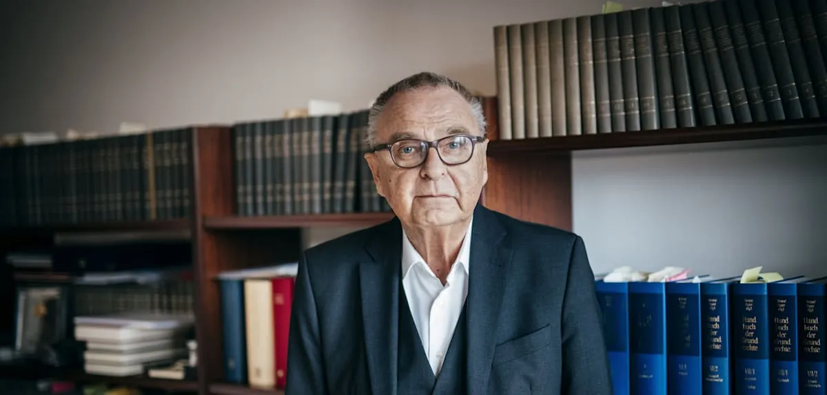 Former German Constitutional Court President: Licensed Institutions Threaten Freedom of Opinion!