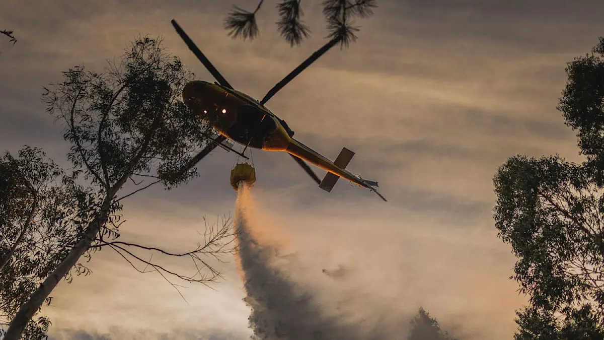 10 Helikopter Melawan Neraka Hutan NRW: Kebakaran Mengganas Hingga Senin!