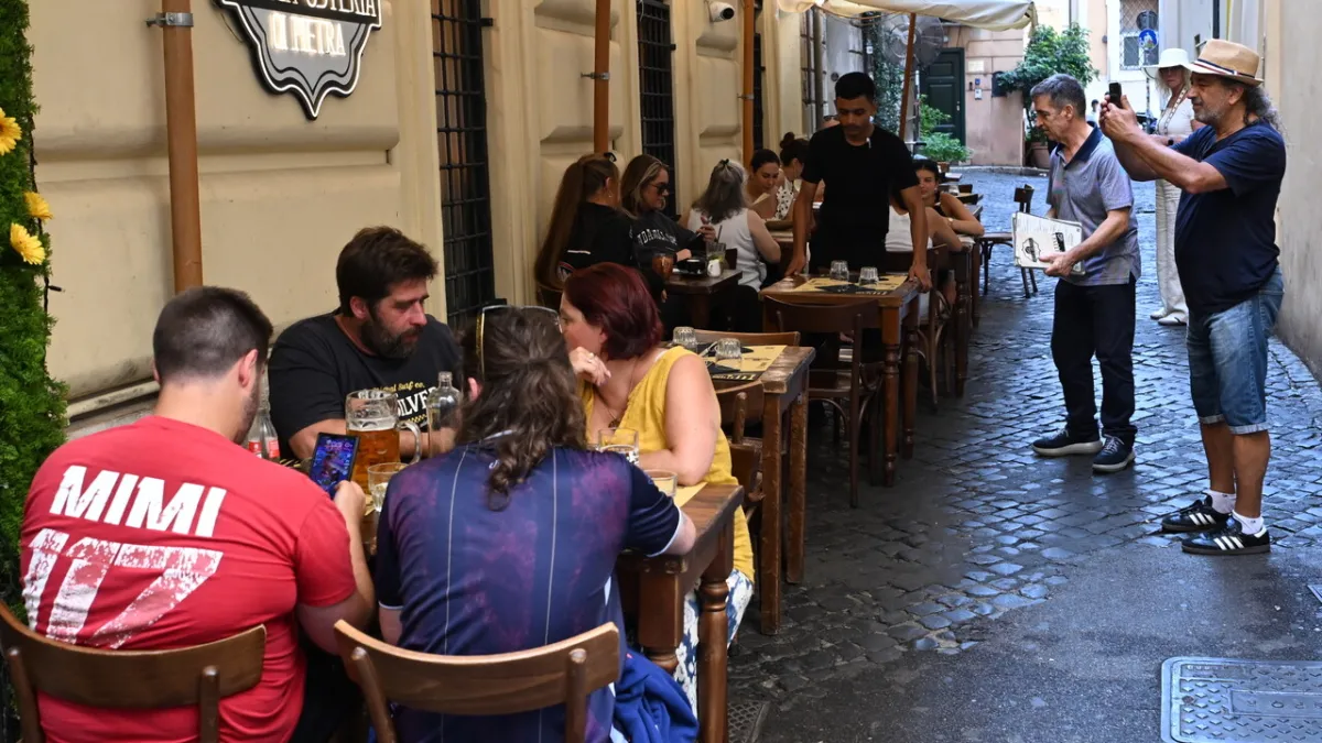 Italian Holiday Expenses Soar: July Inflation Exceeds Projections, Tourists Face Higher Costs!