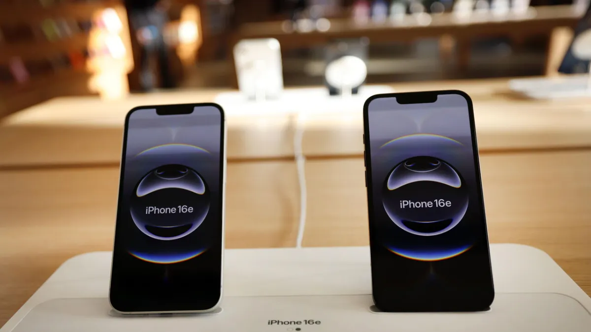 Apple Stuns Market! Third Foldable iPhone Already in the Works