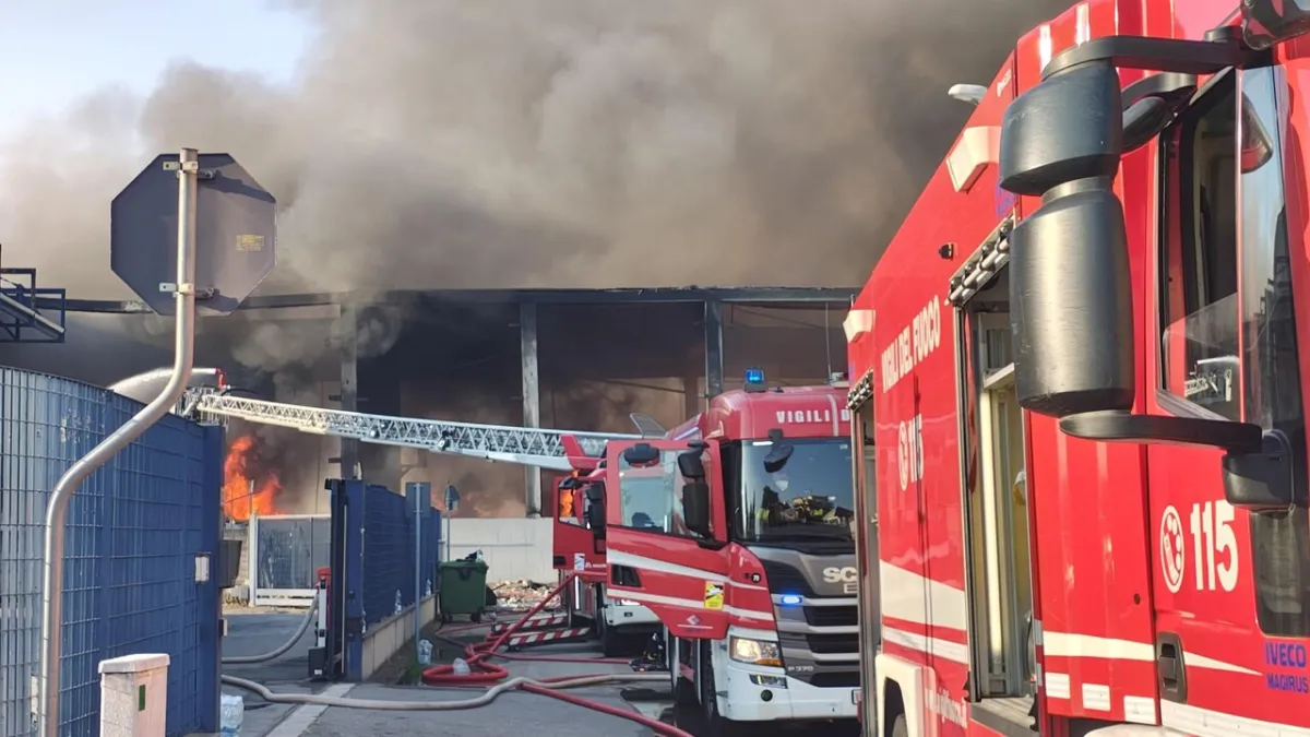 Milan Engulfed in Thick Smoke: Massive Recycling Plant Fire