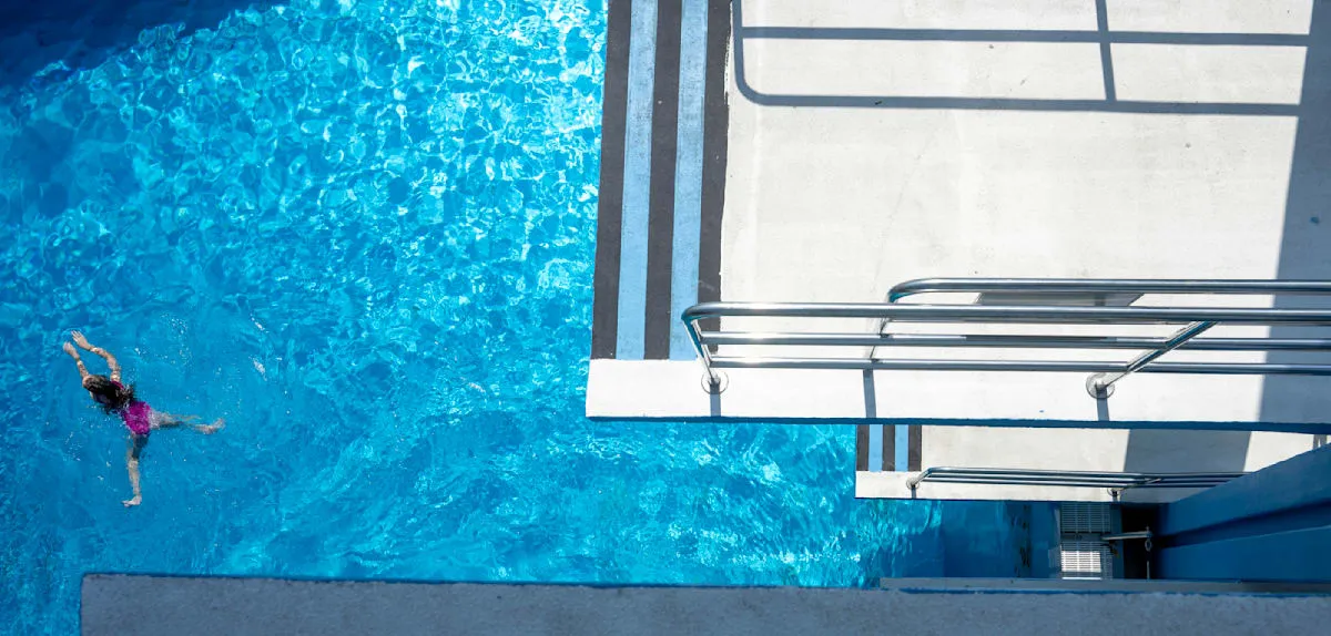 Frankfurt Stunned: Man Allegedly Harasses Woman and Two Children in Public Pool