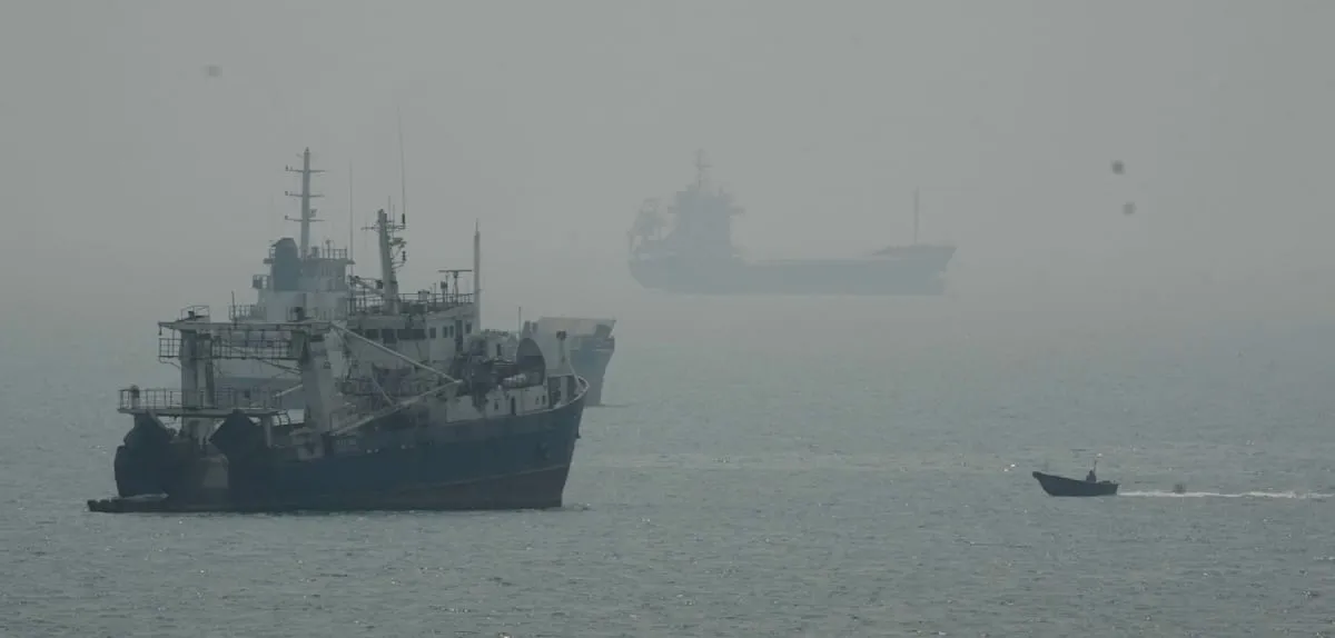 Tegang! Kapal Kargo Iran Diserang di Selat Hormuz