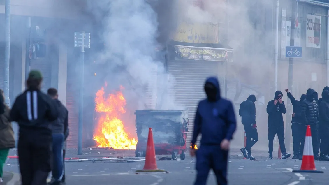 Api Amarah Anti-Migran Lahap Belfast: Irlandia Utara Kembali Bergejolak