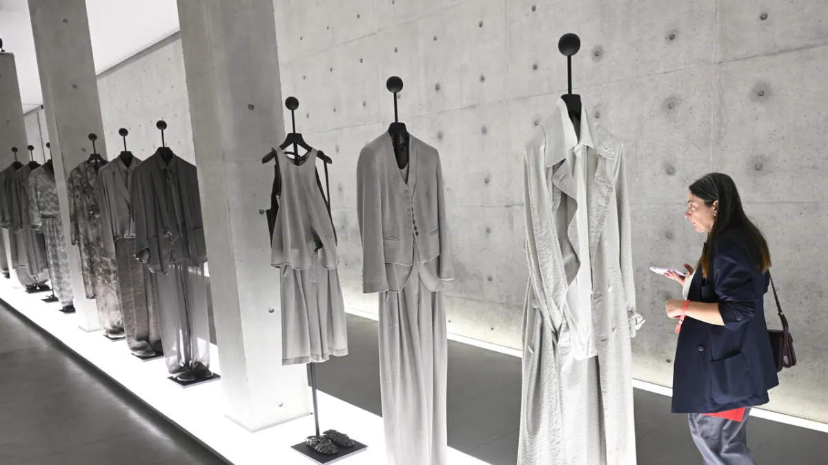 Emporio Armani Guncang Dunia Mode 2026: Koleksi Fluiditas Gender, Didesain Keluarga!
