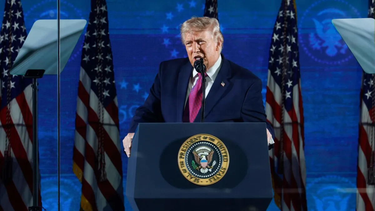 Trump Gemparkan Dunia: Deklarasi Kemerdekaan AS Berusia Perempat Milenium