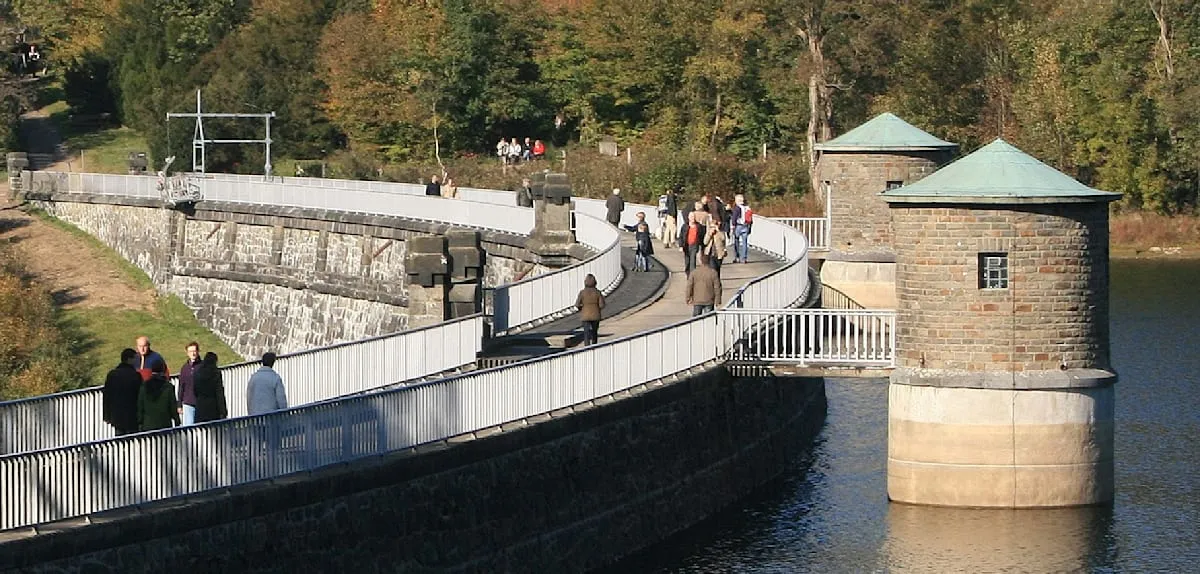 Keindahan Tak Terduga: Petualangan Bendungan Megah di Bergisches Land 2026