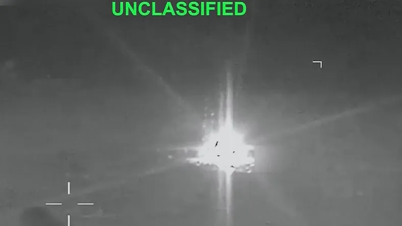Middle East Boils: US Retaliates Against Iran, Hormuz Under Total Threat!