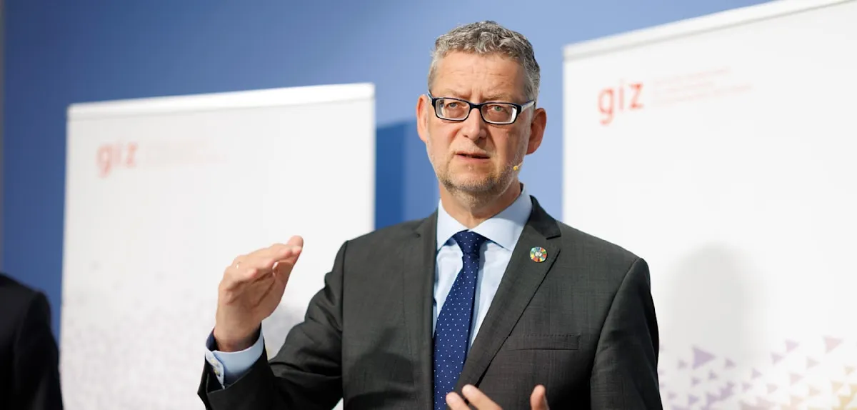 Scandal Engulfs GIZ: Head Schäfer-Gümbel Confronts German Political Pressure