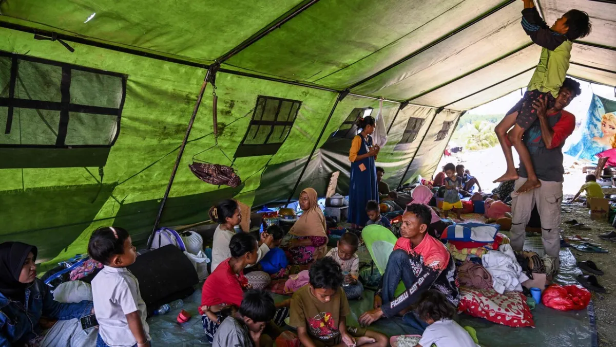 Indonesia Coast Rocked by 5.6 Magnitude Quake, Thousands Displaced