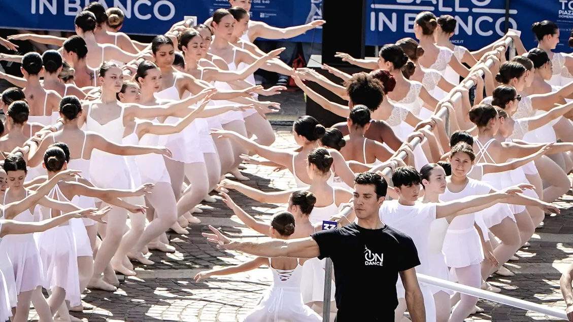 Roberto Bolle Guncang Turin: Ribuan Penari Ciptakan Sejarah Balet Dunia
