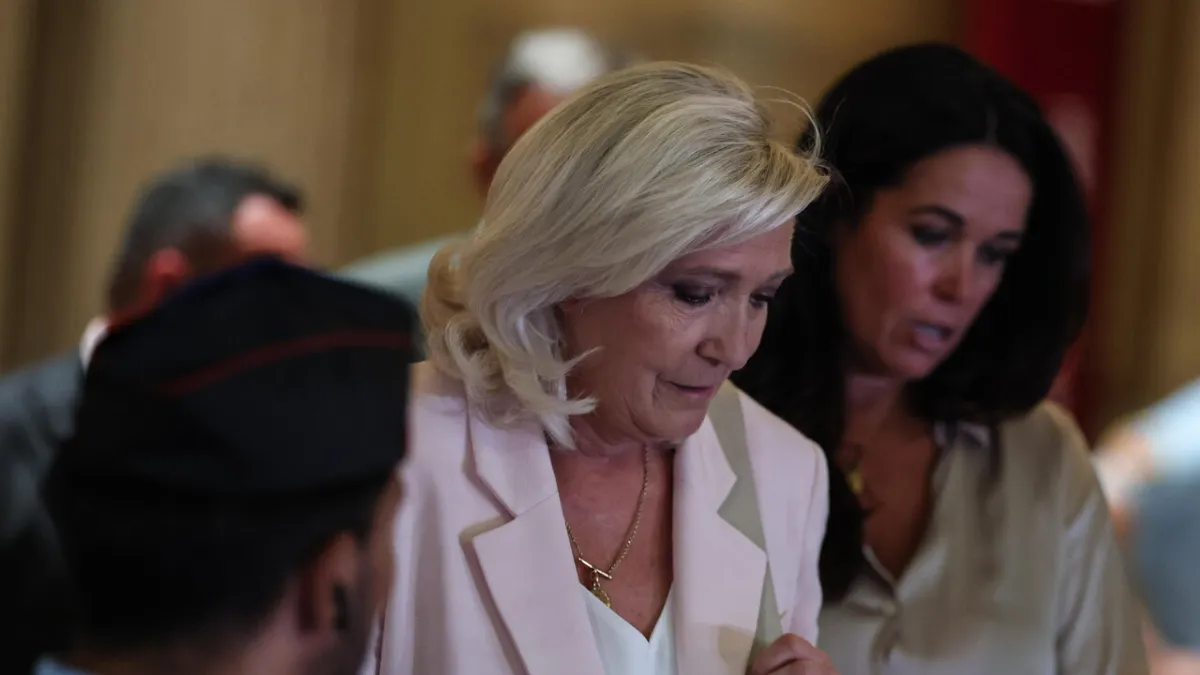 Convicted Le Pen Vows to Win Élysée Without Electronic Bracelet