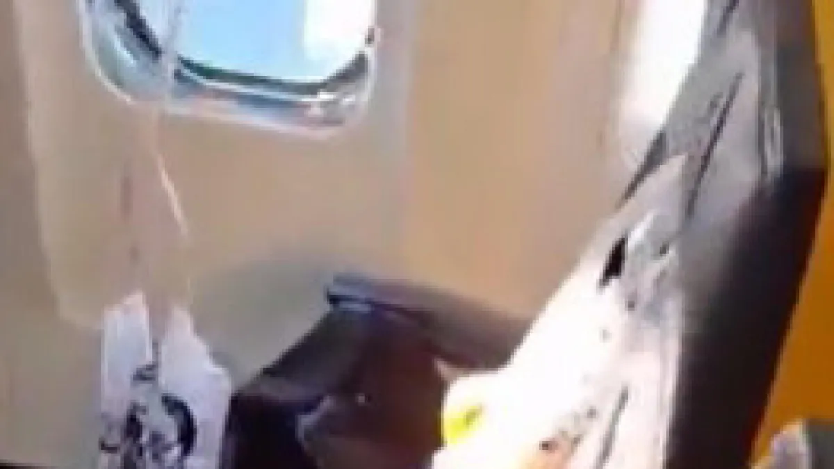 Horor di Udara Yunani: Penumpang Ryanair Nyaris Terisap Keluar Jendela