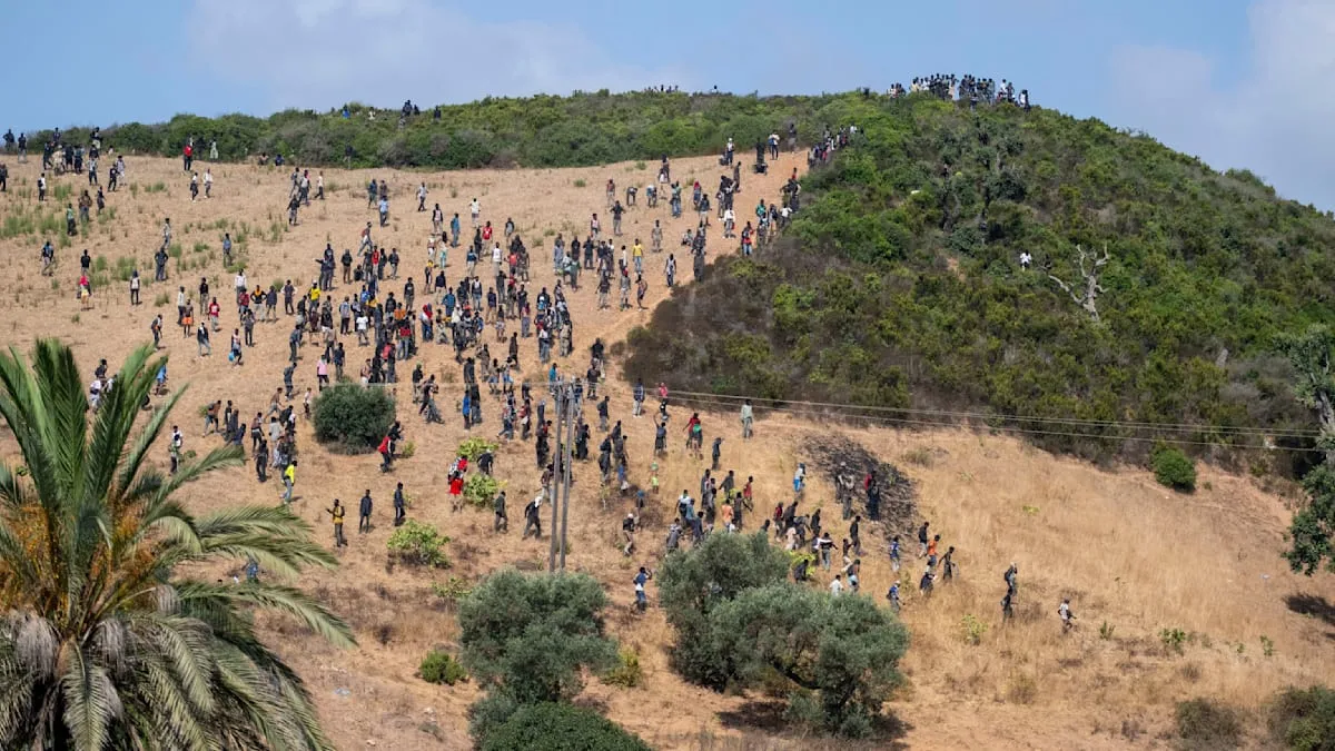 Rabat Gempur Perbatasan Ceuta: Ratusan Migran Terperangkap Gas Air Mata