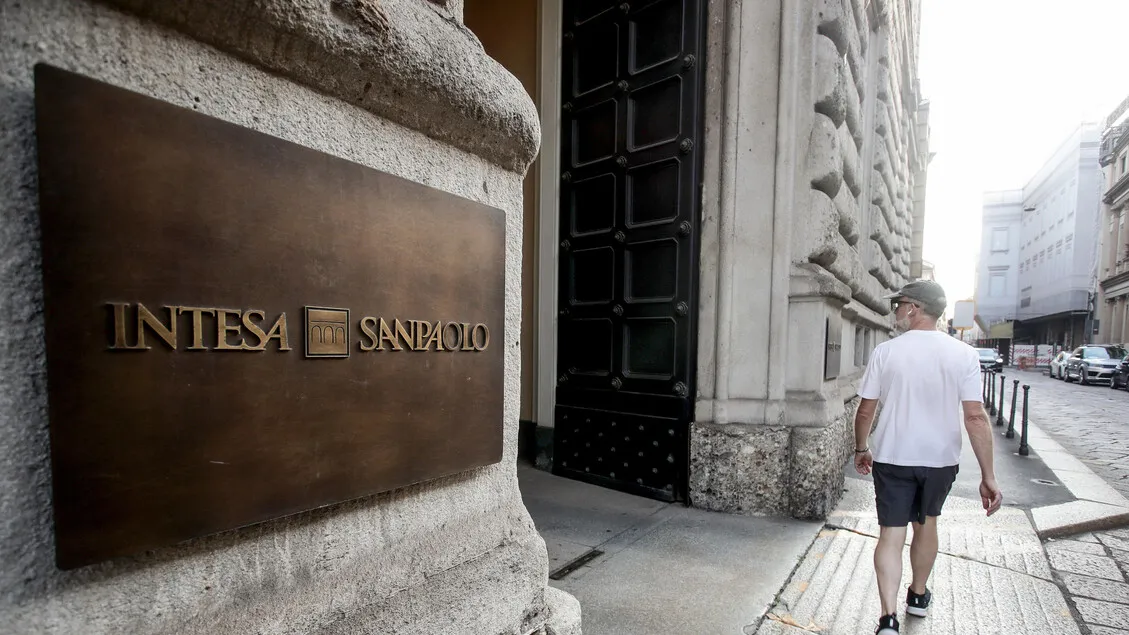 Intesa Sanpaolo Tak Gentar Akuisisi MPS: Tawaran Tegas, Target €2 Triliun!