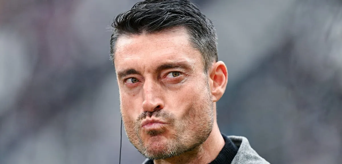 Ex-Coach Riera Blasts Eintracht Boss: 'Coward and Opportunist'!