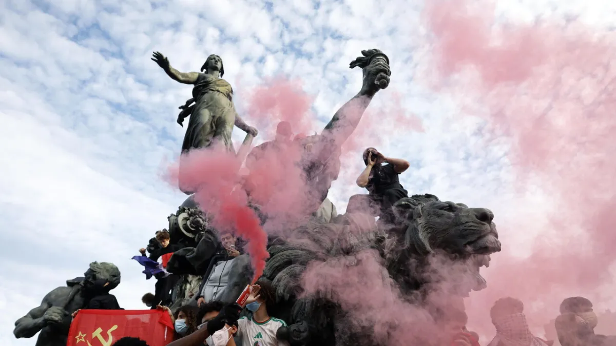 Student Protest Wave Rocks France, Macron Summons Ministers