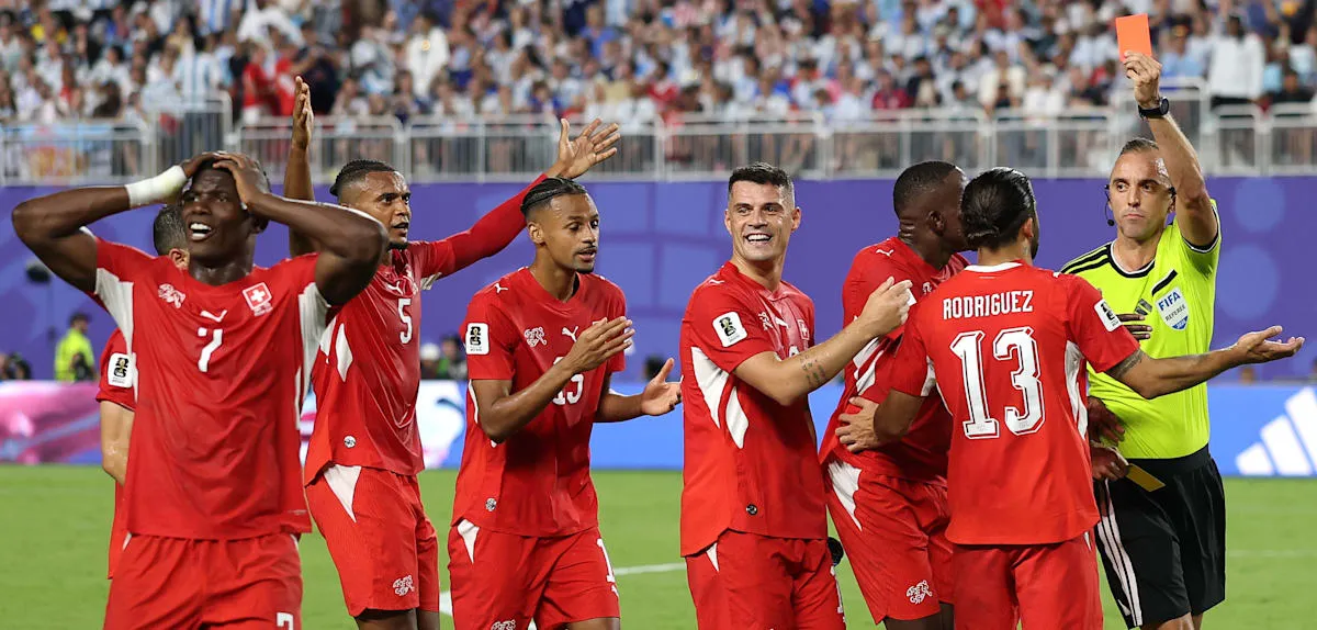 Piala Dunia 2026: Inggris dan Argentina Lolos Dramatis, Kontroversi Mengiringi