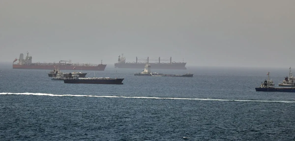Krisis Hormuz Memanas: Ratusan Kapal Terjebak, Serangan Tanker Berulang