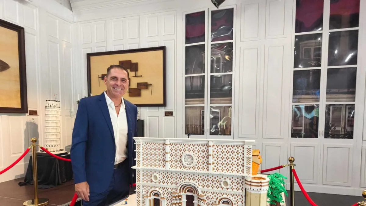 Ambisi Megah: Seniman Sardinia Sulap Ikon Italia Jadi Miniatur Lego Memukau