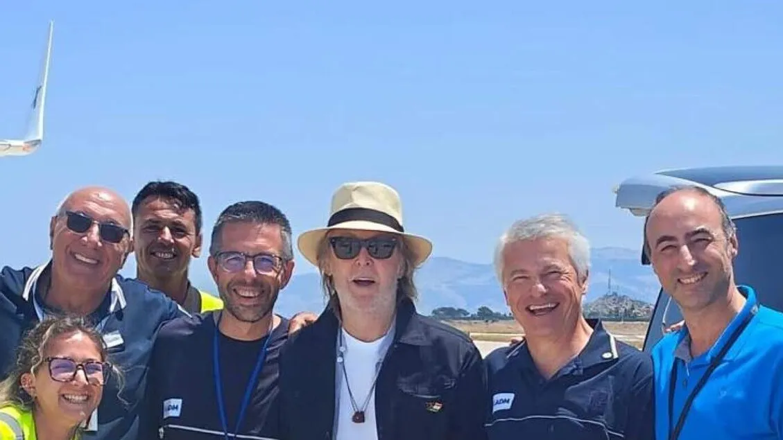 Paul McCartney Gemparkan Palermo, Mendarat Diam-diam dengan Jet Pribadi