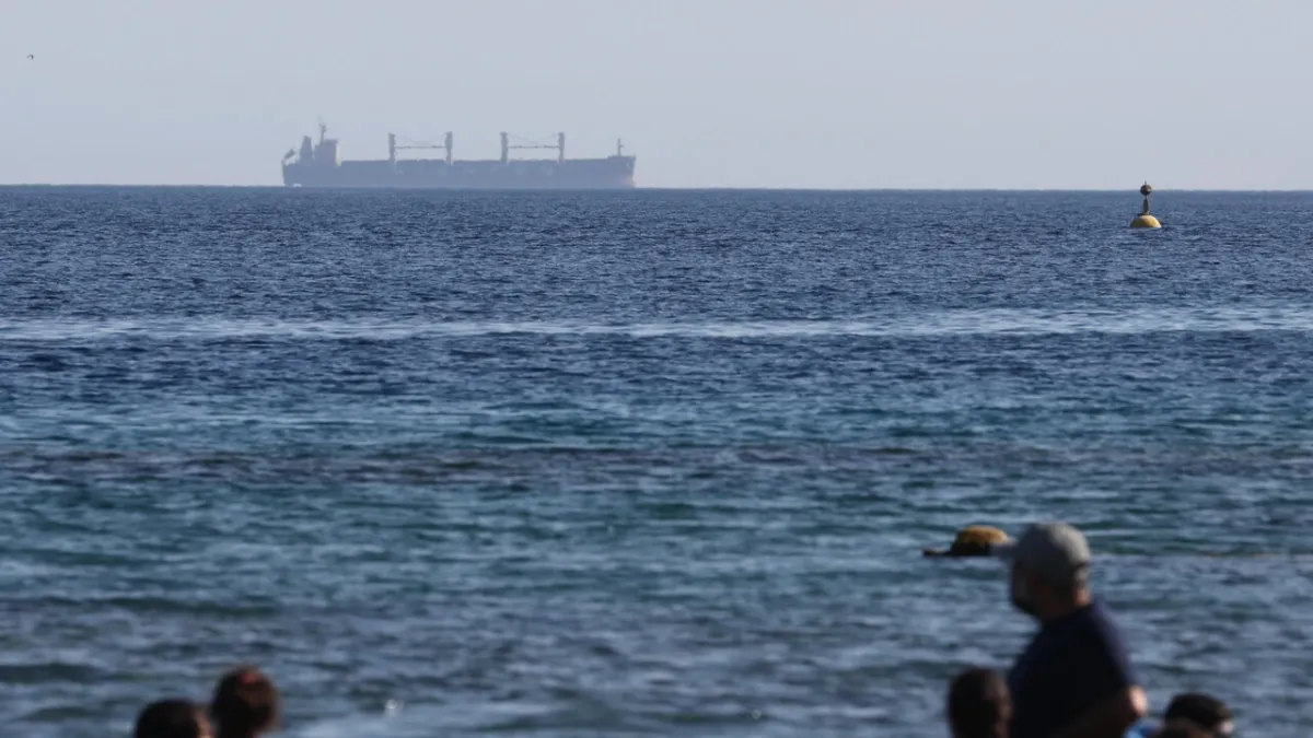 Red Sea Tragedy: Four Dead, Houthi Accused of Hitting Merchant Ship, US Acts!