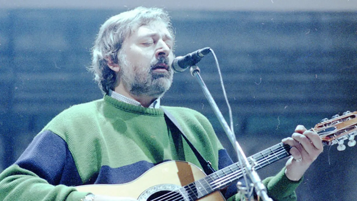Immortalizing the Maestrone: 10 Guccini Lyrics Resonating at 86 Years Old