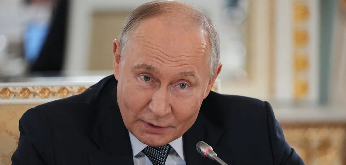 Gemparkan St. Petersburg: Putin Puji AfD di Tengah Krisis Drone Ukraina