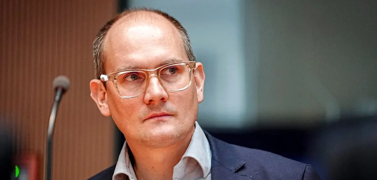 German Green Politician Breaks Principle: From Objector to Army Reservist