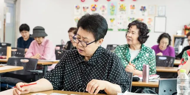 Nenek Korea Selatan Akhirnya Sekolah: Melawan Stigma Pendidikan Tertinggal