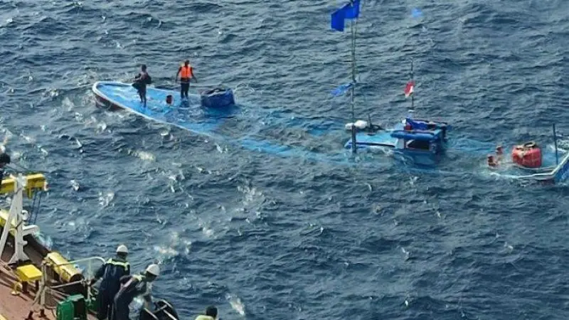 Krisis Hormuz Memanas: Dua Supertanker Balik Arah, Negosiasi AS-Iran Berakhir Buntu