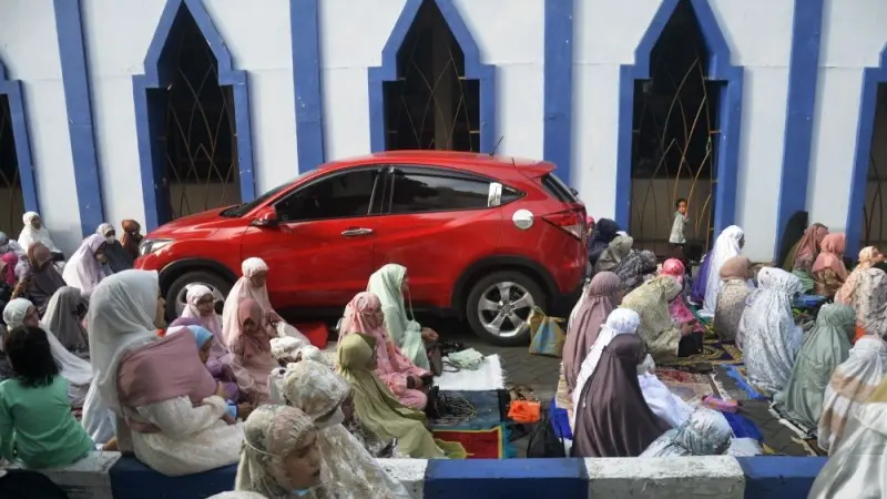 Depok Hingga Makassar: Sebagian Jemaah Gelar Salat Id Lebih Awal