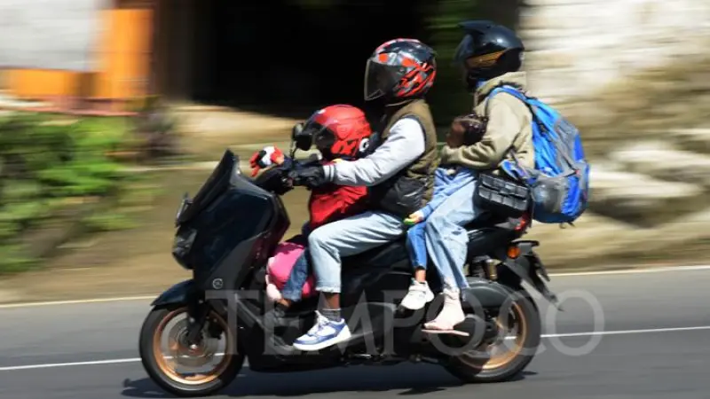 Anto 'Curi Start' Mudik Lebaran 2026: Bonceng Anak Melintasi Pantura Indramayu
