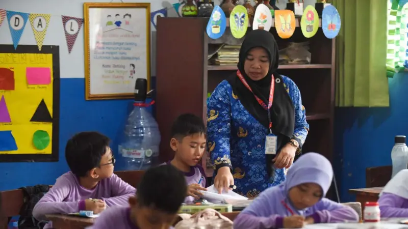 Tamat 2027: Mendikdasmen Rilis Skema Baru, Nasib Guru Honorer Terjawab