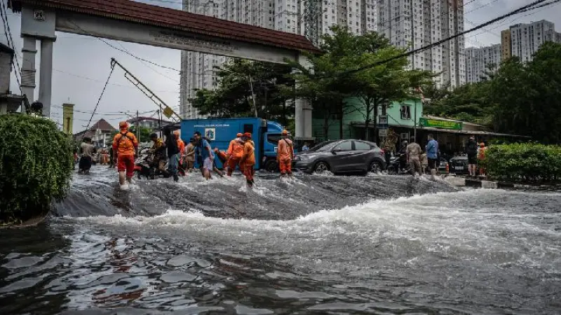 Banjir Rendam Puri Kembangan, Jakarta Barat, Polisi Rekayasa Lalin Darurat