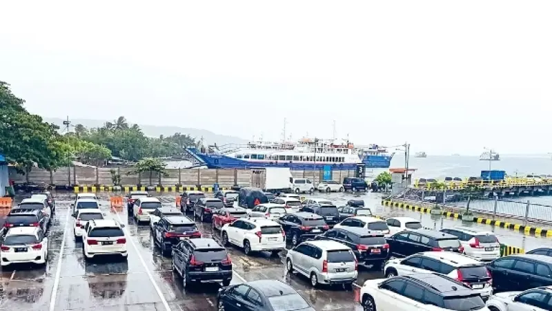 Gilimanuk Tercekik: Antrean Kendaraan 30 Km Jelang Puncak Arus Mudik Nyepi