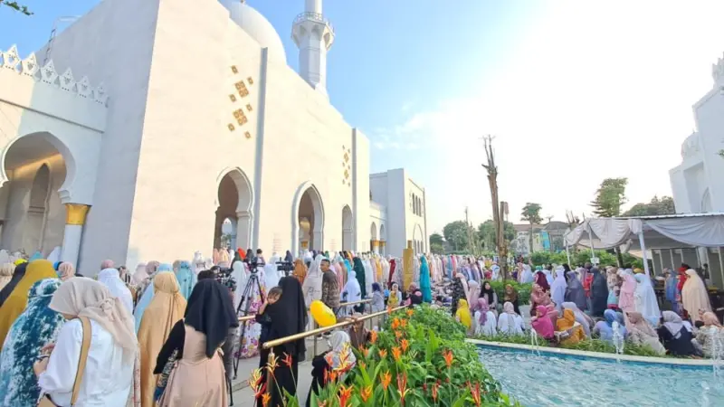 Masjid IKN 3 Lantai Full Jemaah, Perdana Dipakai Salat Idulfitri 2026