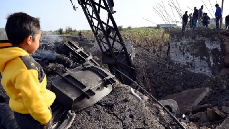 Potret Detik-Detik Israel Hancurkan Jembatan Qasmiyeh: Gejolak Lebanon Memanas