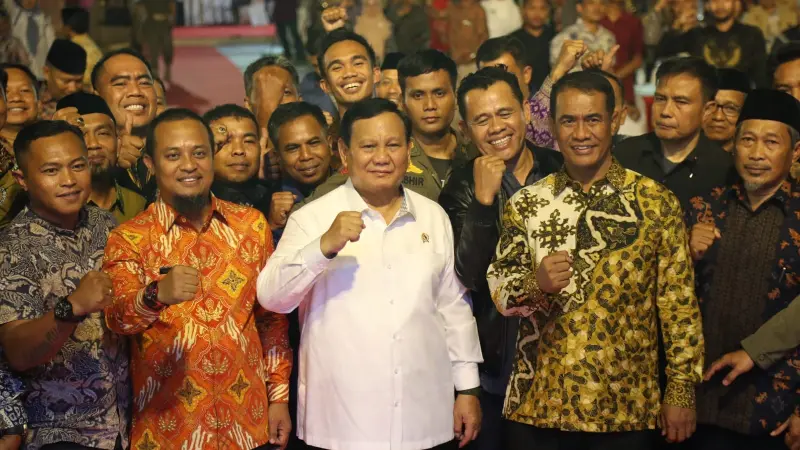 Presiden Prabowo Ajak Bangga Budaya Nasional, Soroti Jejak Jokowi Berbusana Daerah