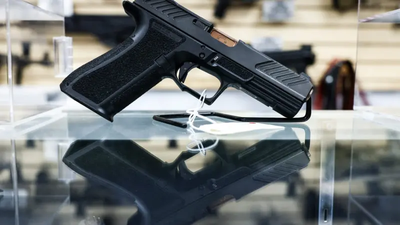 Mahkamah Agung Uji Batasan Hak Milik Senjata Pengguna Narkoba