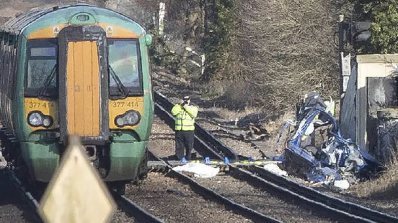 Komut KAI: Taksi Menyeberang Jadi Biang Kecelakaan Kereta Bekasi