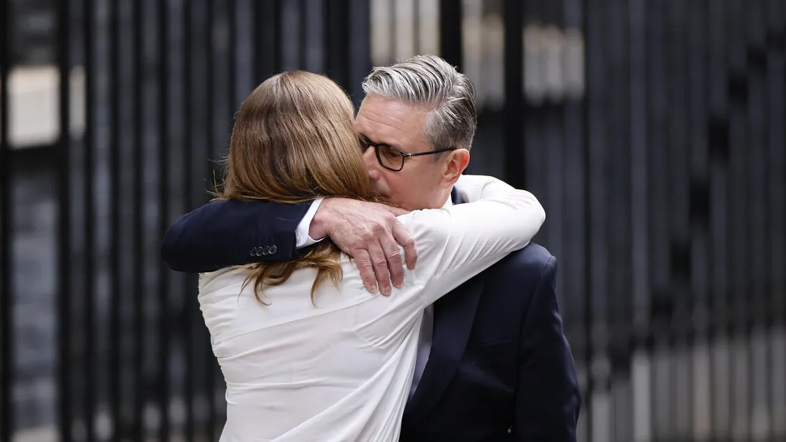 Air Mata Sir Keir: Starmer Getta La Spugna E Spiana La Strada All'ascesa di Burnham